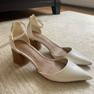 Low heel, white